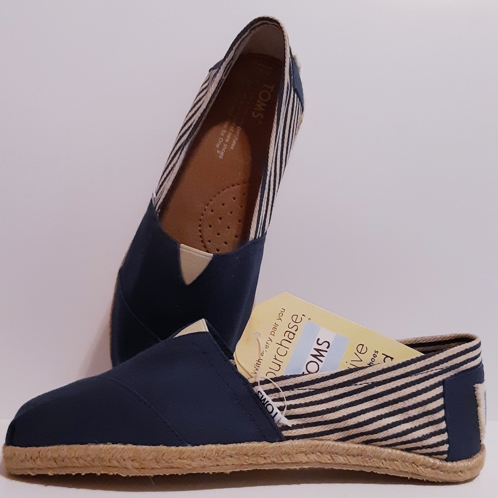 TOMS Classics Navy and cream Espadrilles | NWT | Women Size 8 - Picture 5 of 5